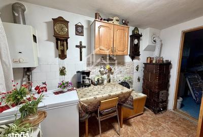 Casă cu 4 camere cu Teren 400 Mp în Central