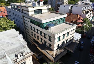 Birou, de 4,215 mp, în Romană - 2
