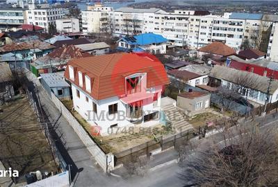 Casă cu 8 camere cu Teren 719 Mp în Ultracentral