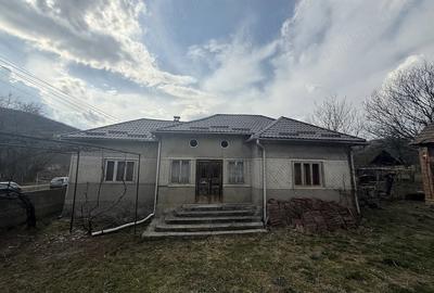 Casă cu 3 camere cu Teren 1000 Mp în Ceaca - 1