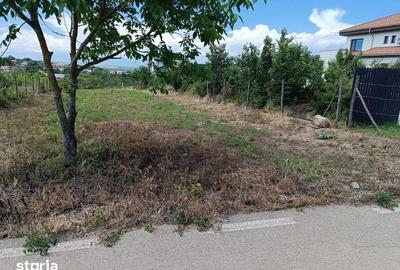 Teren de 900 mp, în Comana