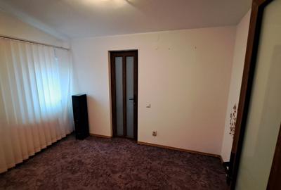 Birou, de 400 mp, în Dacia - 52