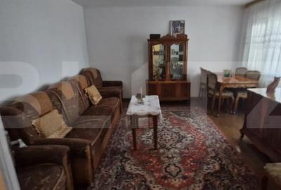 Apartament cu 3 camere decomandat, mobilat în Micro 5