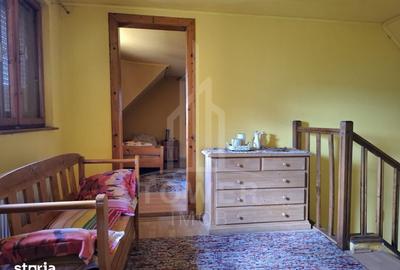 Casă cu 6 camere cu Teren 669 Mp în Roșia