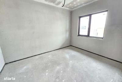 Casă cu 4 camere în Sântandrei