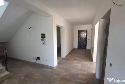 Casă cu 4 camere cu Teren 3960 Mp în Central - 4