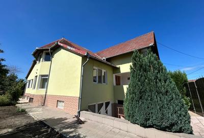 Casă individuală cu 3 camere cu Canalizare în Central - 1