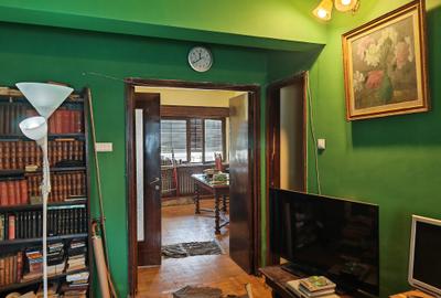 Apartament cu 3 camere nedecomandat în Sala Palatului