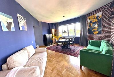Apartament cu 3 camere semidecomandat, mobilat în Central
