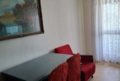 Apartament cu 3 camere decomandat în Obor