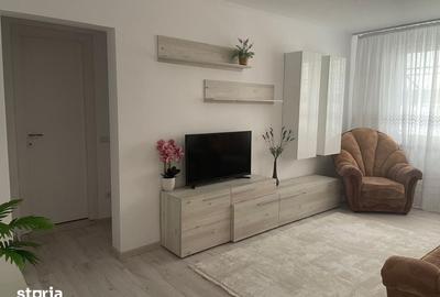 Apartament cu 3 camere semidecomandat în Berceni