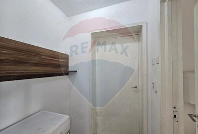 Apartament cu 3 camere semidecomandat în Central - 1