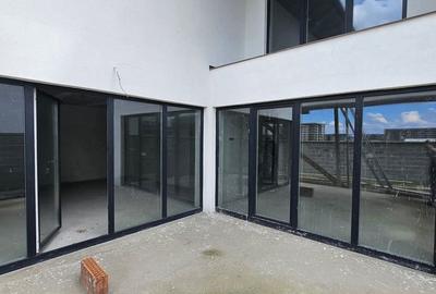 Casă cu 5 camere cu Teren 440 Mp în Central - 2