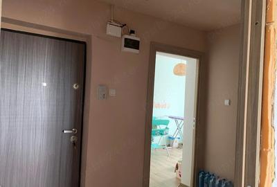 Apartament cu 3 camere semidecomandat în Grădiște - 1
