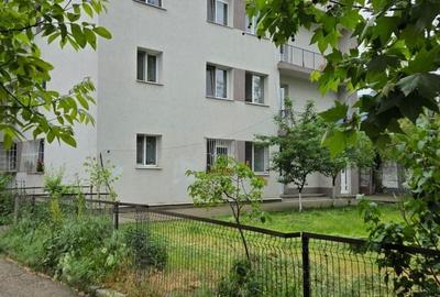 Garsonieră în Roșu