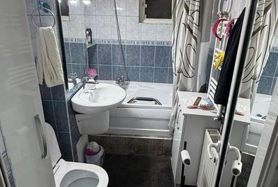 Apartament cu 3 camere semidecomandat în Craiovița Nouă - 1