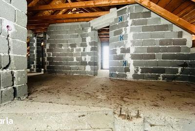 Casă cu 7 camere cu Teren 700 Mp în Central - 1