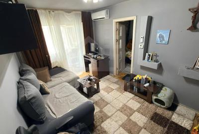 Apartament cu 3 camere semidecomandat în Craiovița Nouă