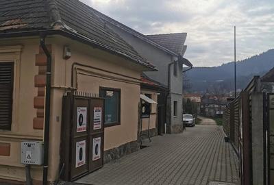 Casă cu 3 camere cu Teren 1958 Mp în Central