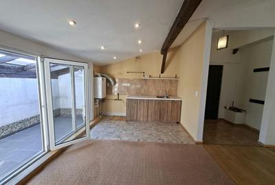 Apartament cu 3 camere decomandat în Mogoșoaia