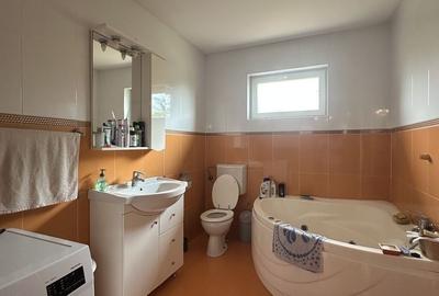 Casă cu 4 camere în Fulga