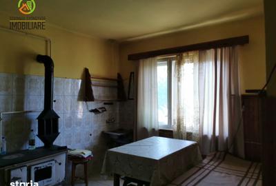Casă cu 4 camere cu Teren 1978 Mp în Acățari - 3