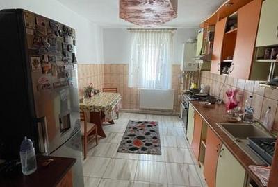 Apartament cu 4 camere decomandat în Broșteni - 7