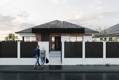 Casă cu 4 camere în Sântandrei