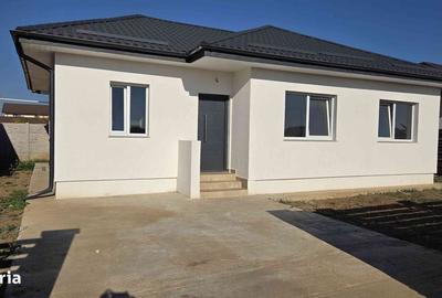 Casă cu 4 camere cu Teren 300 Mp în Crevedia