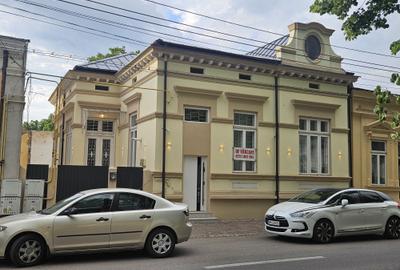 Spațiu comercial, de 108 mp, în Central - 8