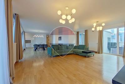 Apartament cu 3 camere semidecomandat, mobilat în Central