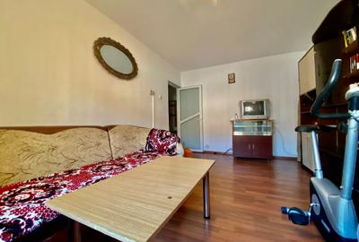 Apartament cu 3 camere decomandat în Micro 12 - 15