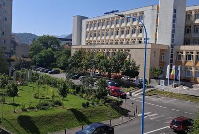 Apartament cu 3 camere decomandat în Griviței