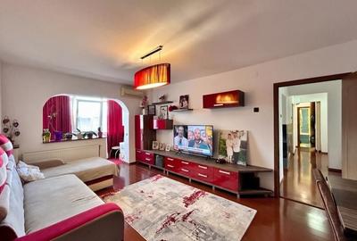 Apartament cu 3 camere decomandat, mobilat în Malu Roșu