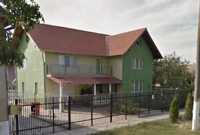 Casă cu 3 camere cu Teren 650 Mp în Central