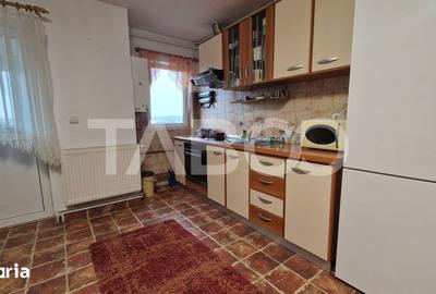 Apartament cu 3 camere decomandat, mobilat în Trei Stejari - 12