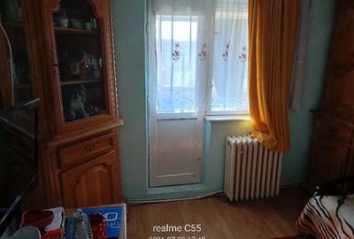 Apartament cu 3 camere decomandat în Careiului