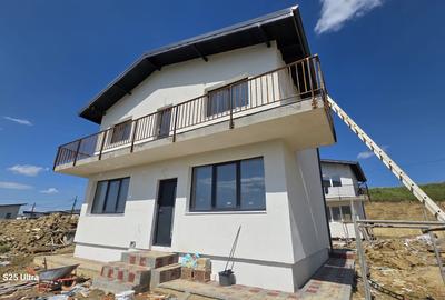Casă individuală cu 3 camere cu Canalizare în Vișani