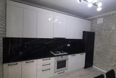 Garsonieră decomandată în Roșu
