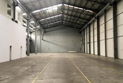 Spațiu industrial, de 2,850 mp, în Ghimbav Livadă - 2