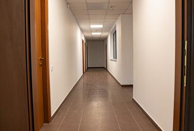 Birou, de 44 mp, în Central - 3