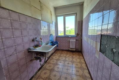 Apartament cu 3 camere semidecomandat în Km 4-5 - 7