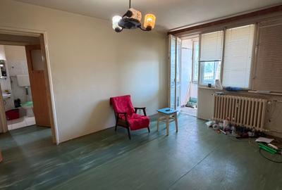 Apartament cu 2 camere semidecomandat în Berceni