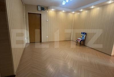 Apartament cu 4 camere decomandat în Micro 5
