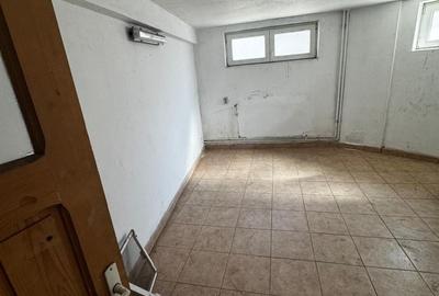 Casă cu 8 camere cu Teren 352 Mp în Ultracentral
