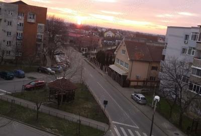 Apartament cu 3 camere decomandat în Steaua