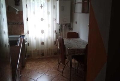 Apartament cu 2 camere semidecomandat în Piața