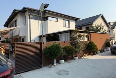 Duplex cu 4 camere cu Canalizare în Central
