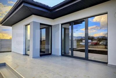 Casă cu 7 camere cu Teren 400 Mp în Stupini