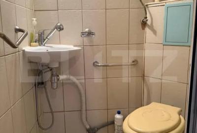 Apartament cu 3 camere semidecomandat în Democrației